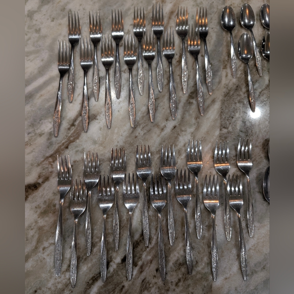 Superior Stainless Silverware - Radiant Rose